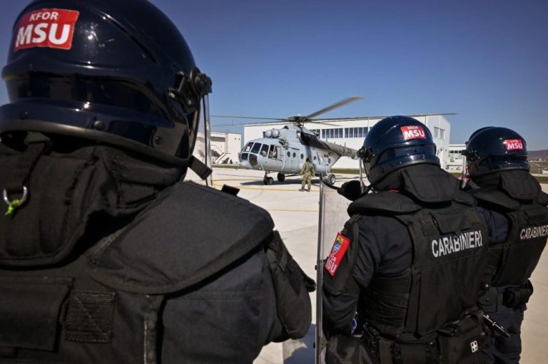 KFOR: Obuka helikopterima u Prištini