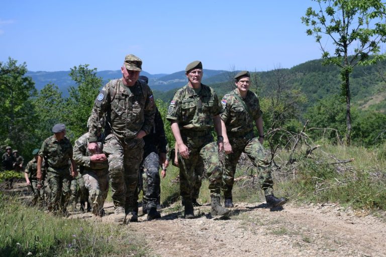 Mojsilović obišao pripadnike Vojske Srbije u Kopnenoj zoni bezbednosti, pratio zajedničku patrolu sa KFOR-om