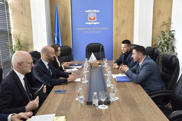 Francuski ministar za Evropu Benjamin Hadad posetio Gračanicu