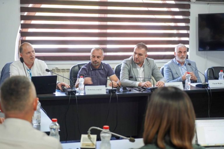 Okrugli sto o imovini na Gazivodama: Ko i zašto ruši vikendice?