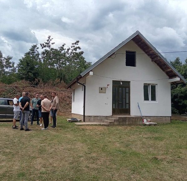 Perović sa vlasnicima vikendica na…