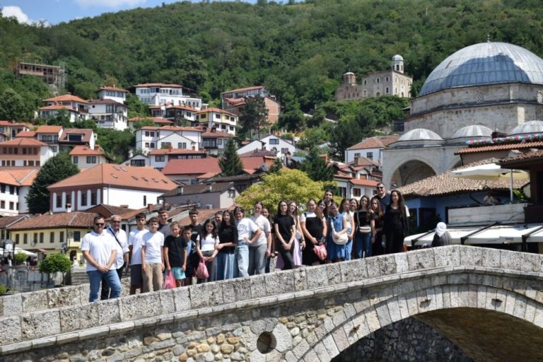 Završena Svetoarhangelska letnja škola kaligrafije i istorije u Prizrenu