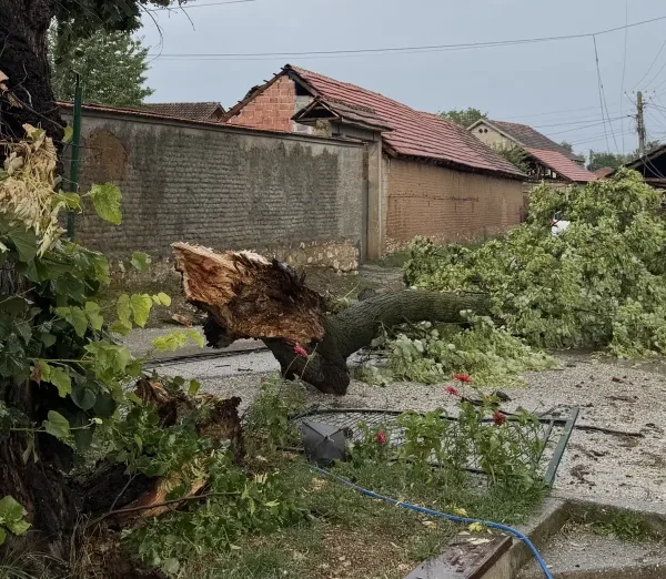 Snažno nevreme pogodilo opštinu Peć:…