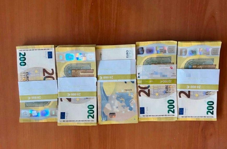 Skoro 30.000 evra pronađeno u jednom vozilu kod Vrbnice