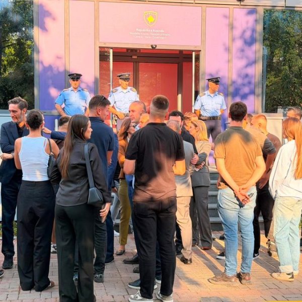 PDK i danas blokira ulaz&hellip;