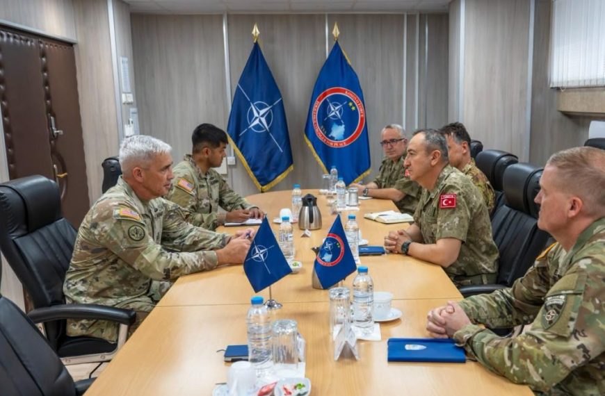 O bezbednosti u regionu – komandant KFOR-a sa komandantom NATO štaba u Sarajevu