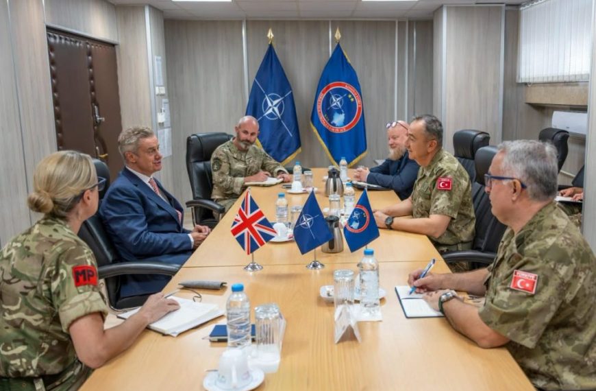 Komandant KFOR-a razgovarao sa britanskim ambasadorom