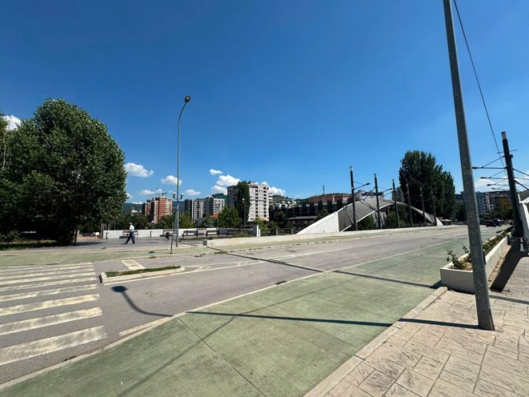 KFOR potvrdio: Započet postepeni proces povlačenja stalnog prisustva KFOR-a sa glavnog mosta u Mitrovici