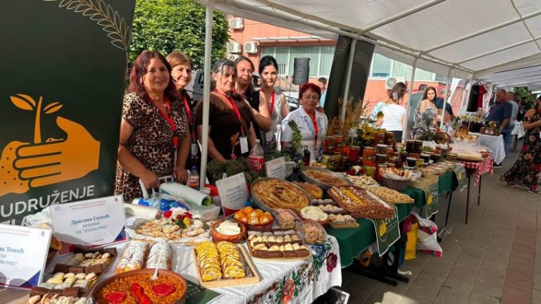 Veliki broj izlagača na sajmovima privrede i meda u Gračanici