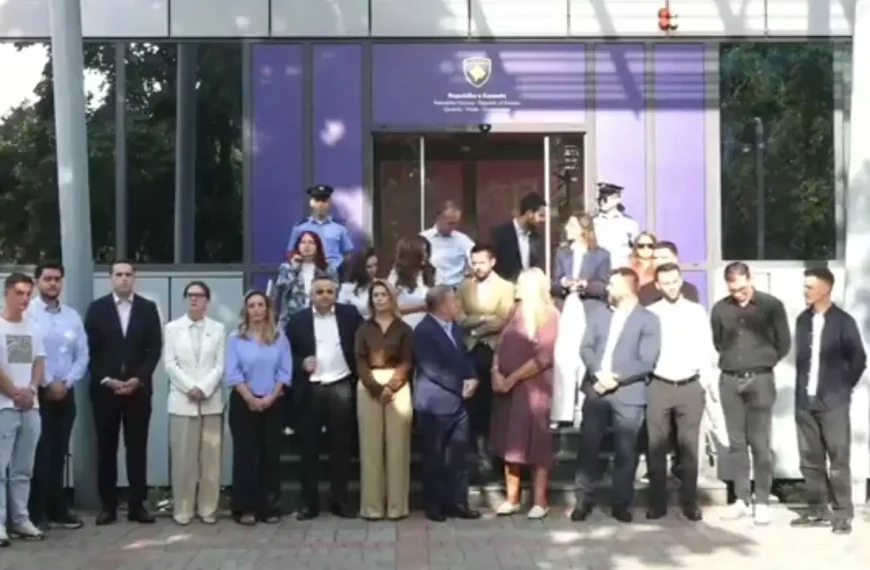 Opozicija i studenti protestuju ispred Vlade Kosova: Kosovo je u krizi