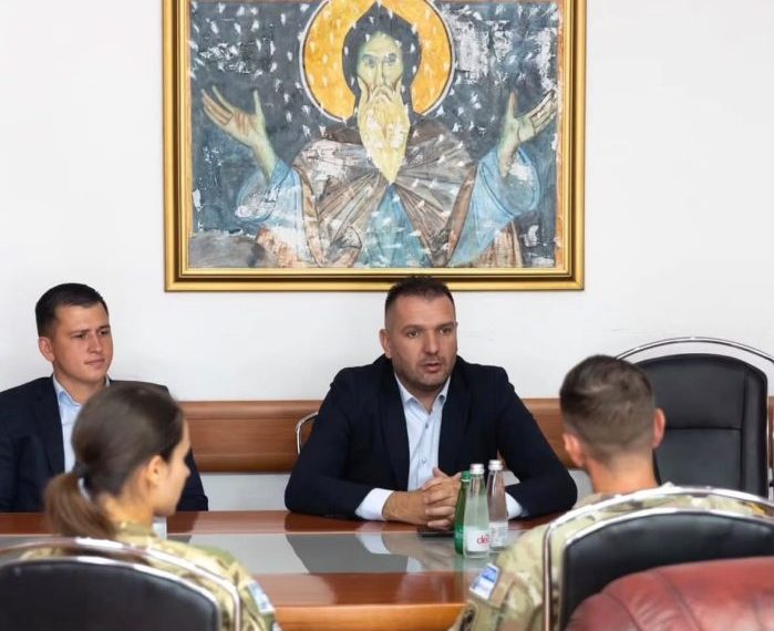 Perović sa komandantom Regionalne komande Istok KFOR-a o bezbednosnoj situaciji u Zubinom Potoku