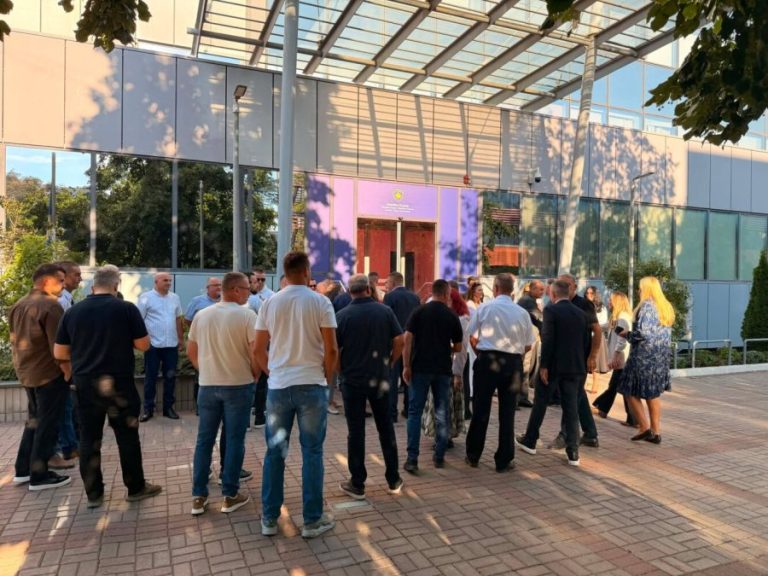 DPK ponovo blokira ulaz vlade, pridružili se Alijansa i odbornici iz Vučitrna