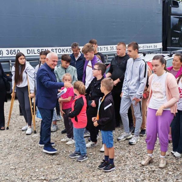 Podeljene stipendije srpskoj deci sa&hellip;