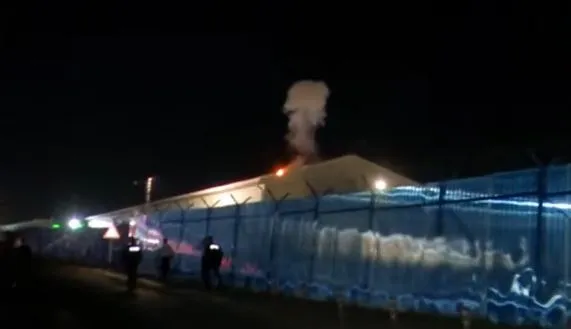Demonstranti bacali pirotehnička sredstva na&hellip;