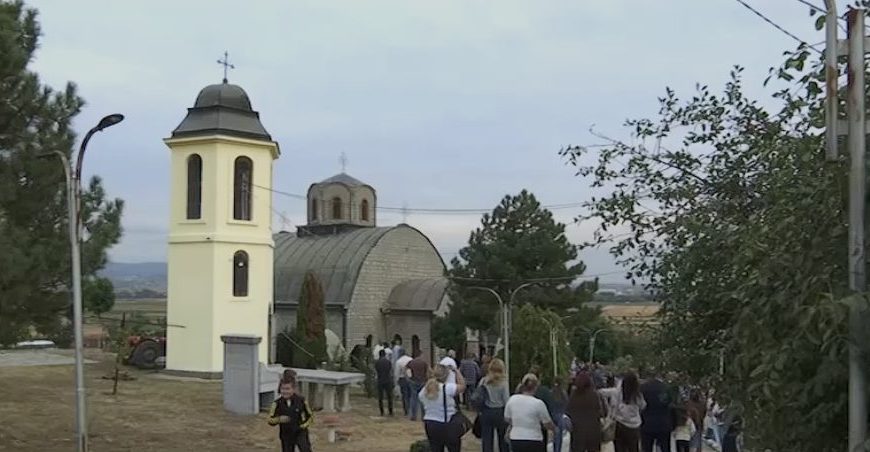 Zamenjeno zvono staro više od 100 godina u crkvi u Babinom Mostu kod Obilića