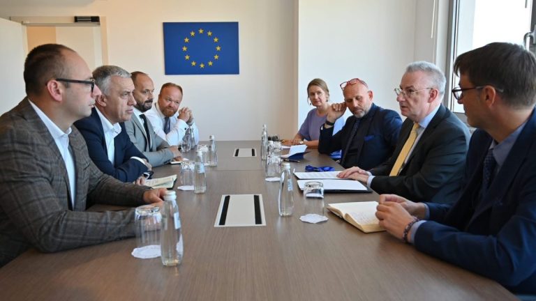 Delegacija Srpske liste sa šefom Kancelarije EU u Prištini