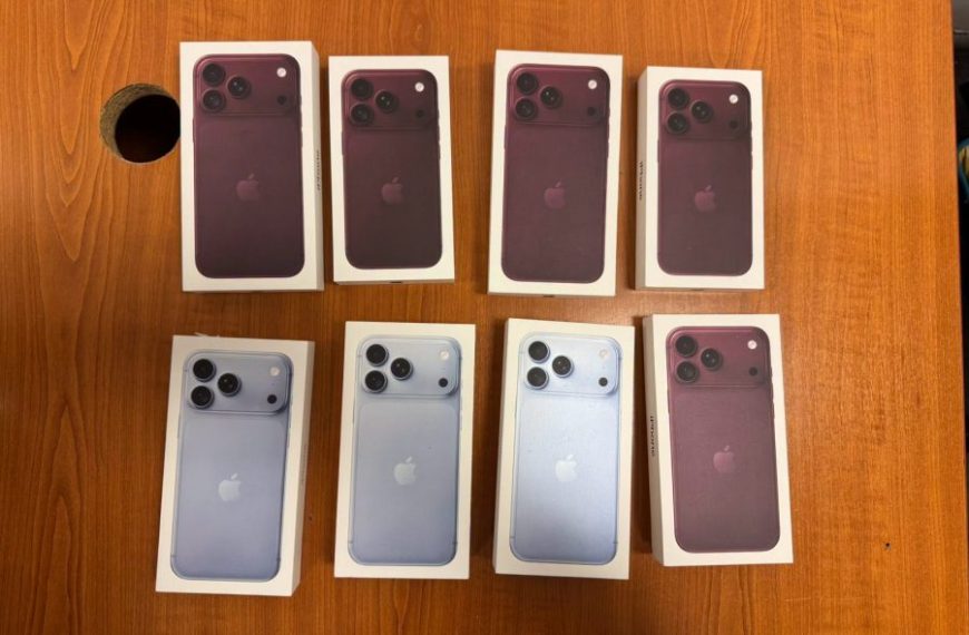 Carina zaplenila osam „iPhone 18“ na aerodromu u Prištini