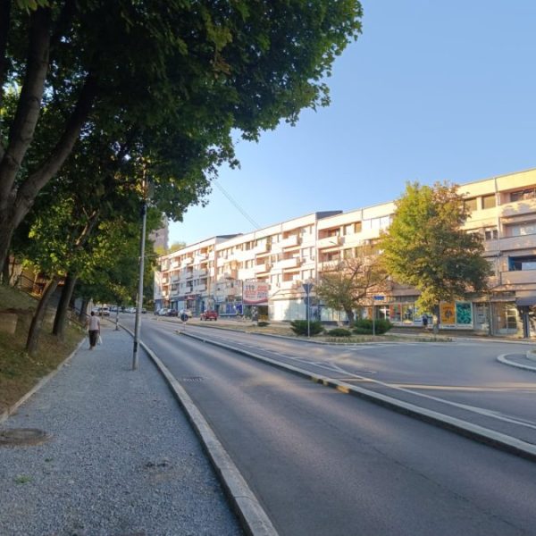 Vlasnicima vozila u ulici Kralja…