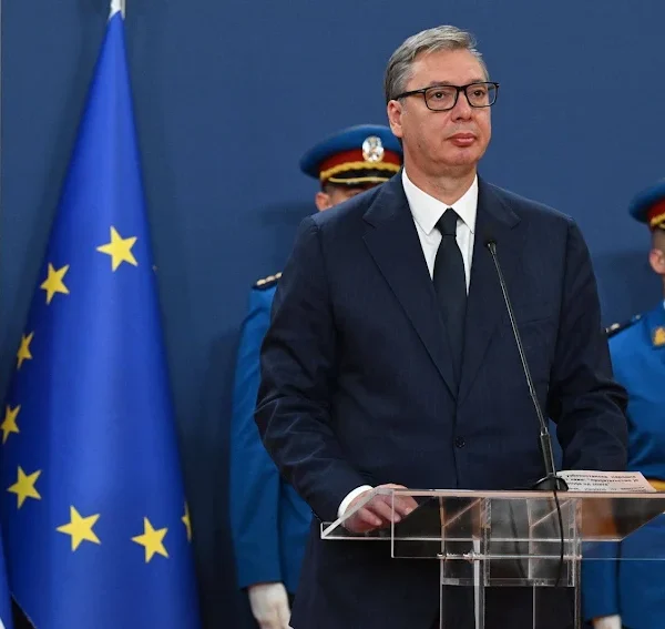 Vučić raspisao vanredne parlamentarne izbore…