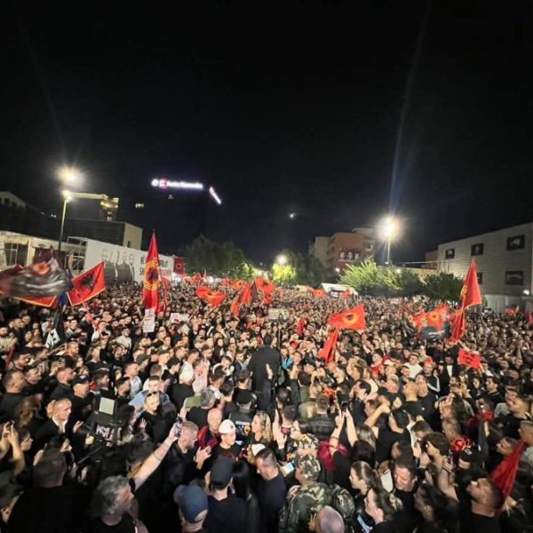 Protest u Prištini: „Nije nas&hellip;