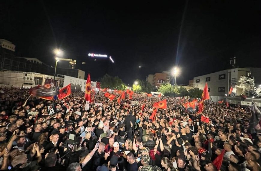 Protest u Prištini: „Nije nas ujedinila partija, već OVK“