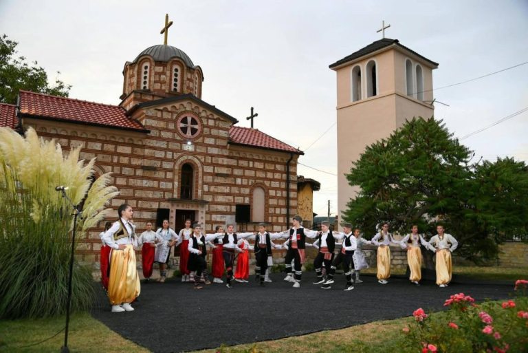 Kancelarija za KiM uručila novu narodnu nošnju KUD-u&hellip;