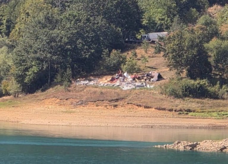 Srušena sala u selu Rezala na Gazivodama