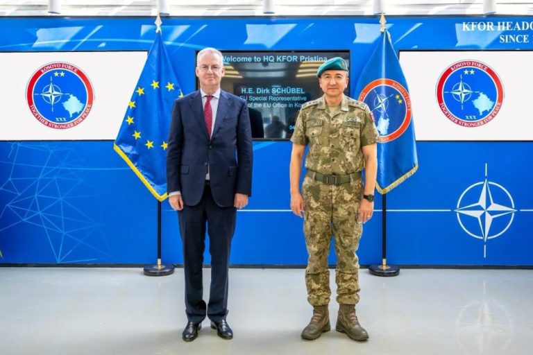 Komandant KFOR-a sa specijalnim predstavnikom EU na Kosovu