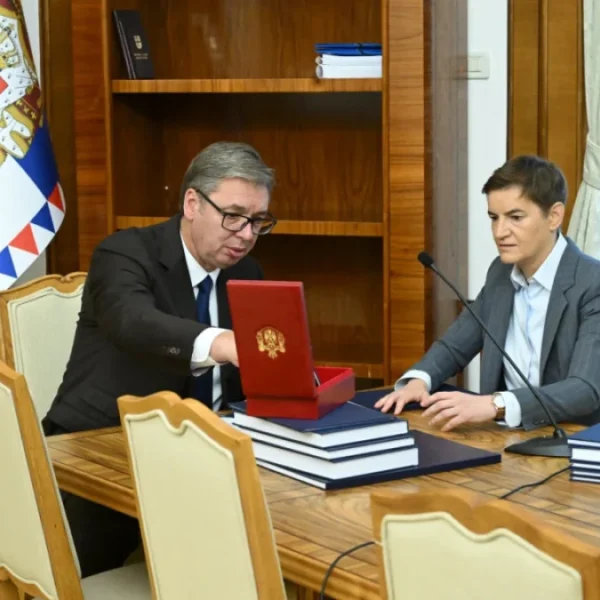 Vučić predao dužnost predsednika Srbije&hellip;