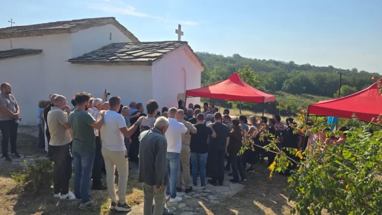 Metoh manastira Visoki Dečani u Velikoj Hoči obeležio hramovnu slavu