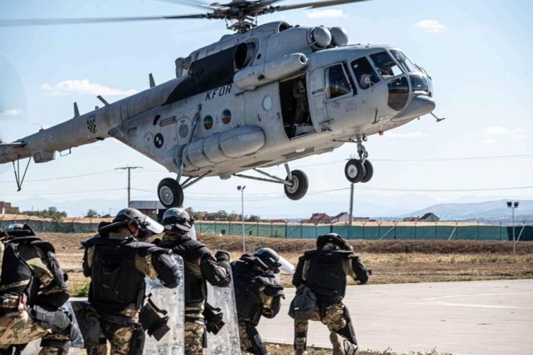 KFOR: Mađarski i hrvatski vojnici sproveli helikoptersku obuku na Kosovu
