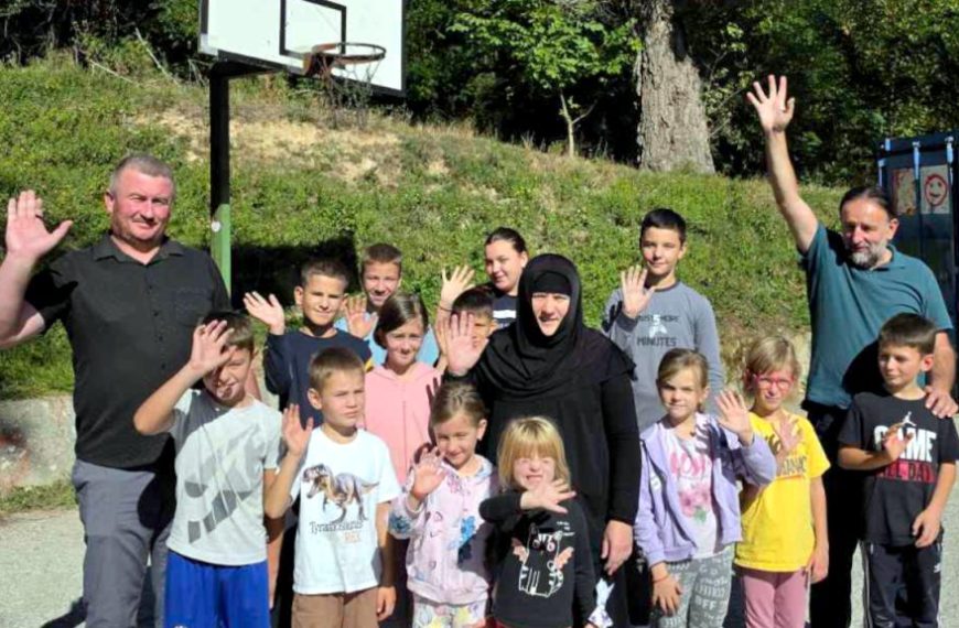 Novčana pomoć za 51 dete iz Banja, Suvog Grla i Crkoleza